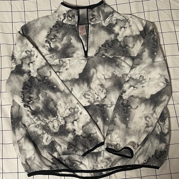 No Boundaries Tops - Sweatshirt